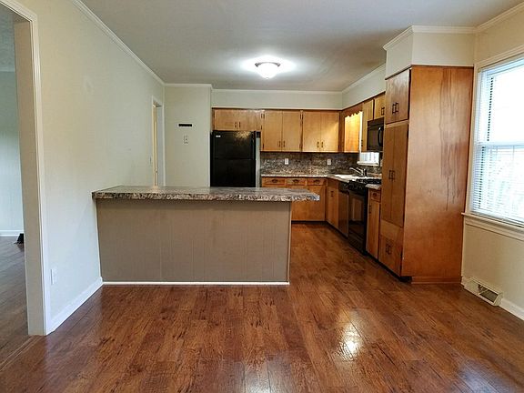 2nd image of 659 Edgewood Dr N