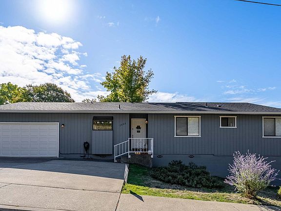 2nd image of 1093 NE Hillcrest Dr