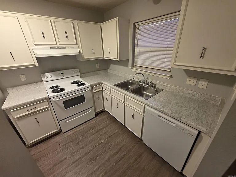 12 Edgehill Cv — Photo 5