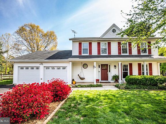 Fabulous culdesac Colonial in quiet neighborhood.