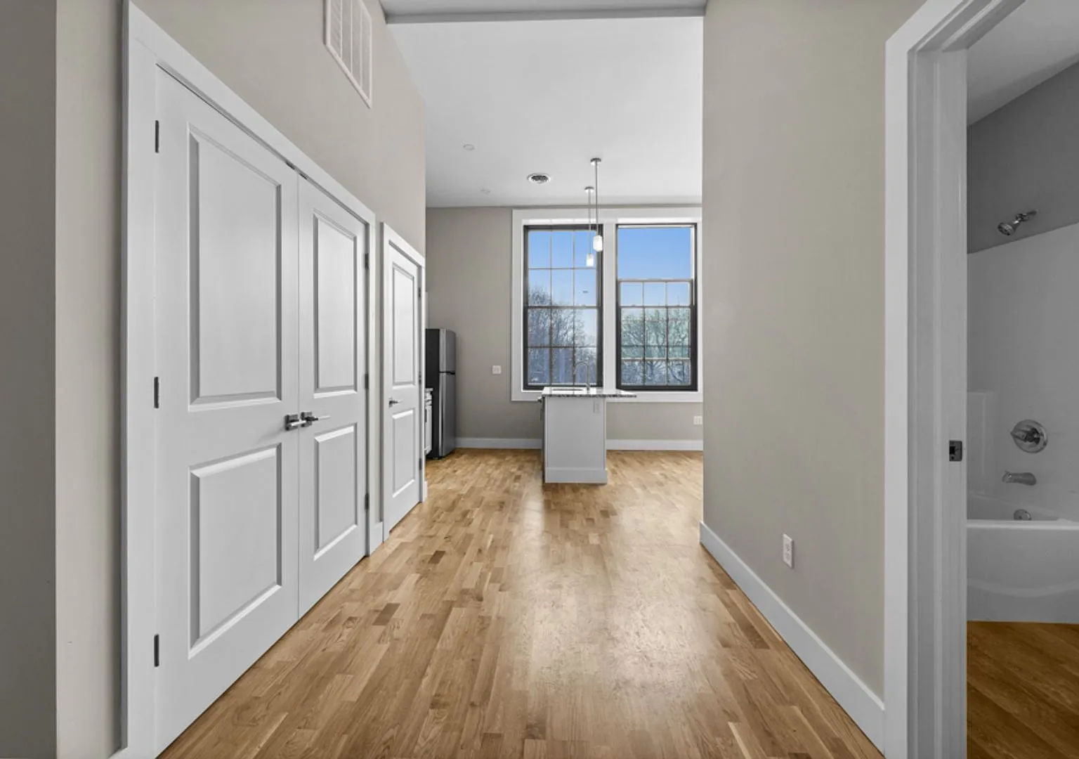 New lofts in convenient location — Photo 3