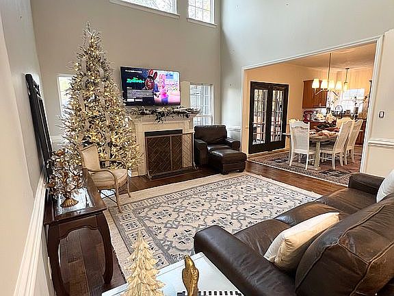 4th image of 5009 Sussex Dr
