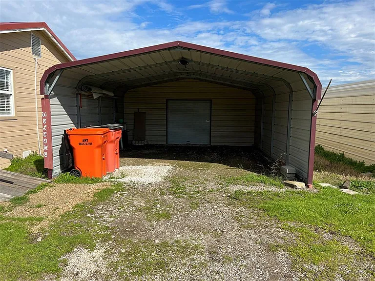 2528 Private Road 5101 — Photo 22