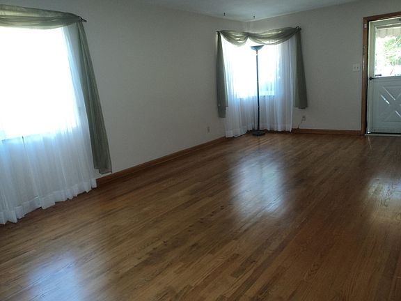 5th image of 1323 Summit Dr