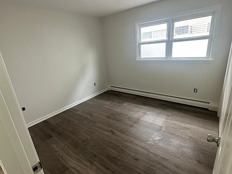 450 E Penn St #1 — Photo 6