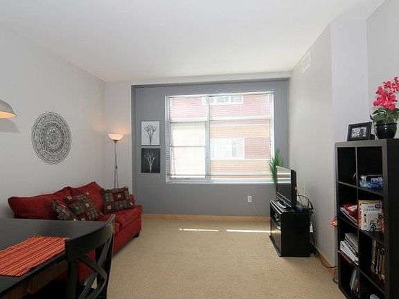 2nd image of 309 W Washington Ave Unit 304