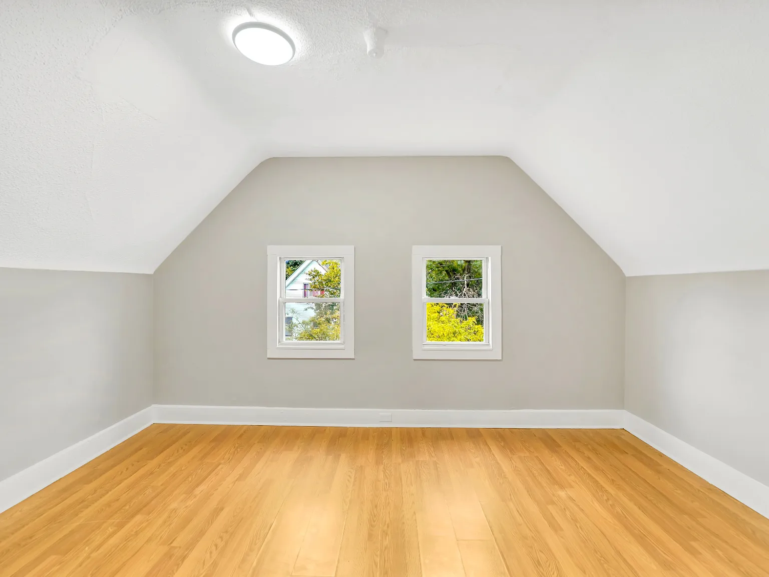 3 bed, 1058 sqft, $1,550 — Photo 2