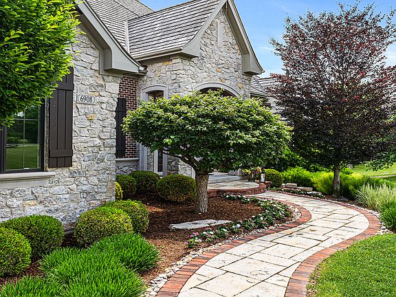 3rd image of 6908 Wildspring Ln