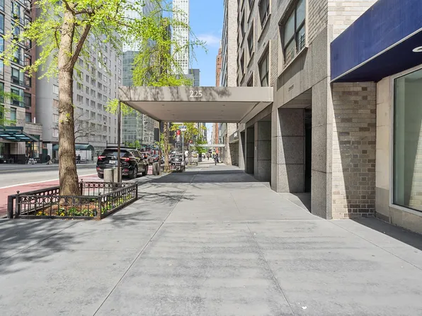 225 East 57th Street 6J image 7 of 7