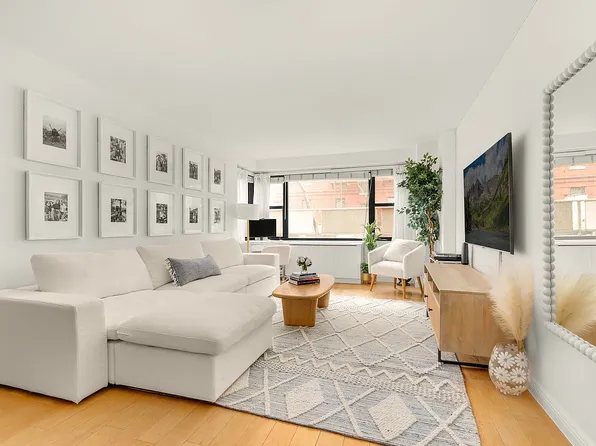 115 E 9th St APT 2J, New York, NY 10003