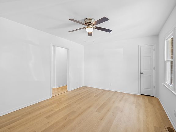 4th image of 3512 Columbia St