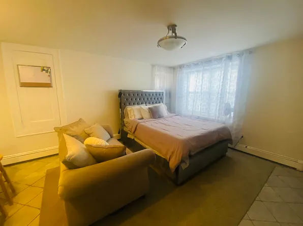 520 Undercliff Avenue image 6 of 9