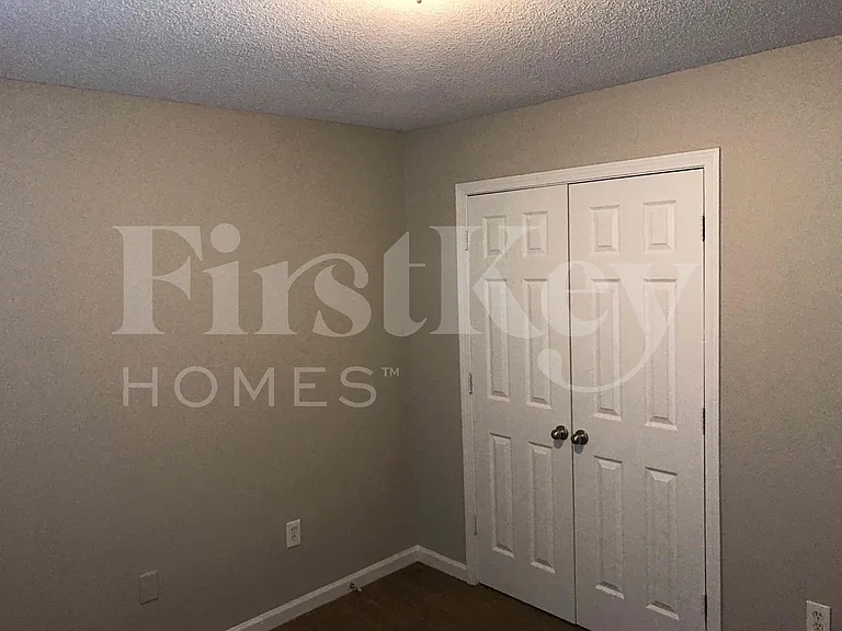 7800 Parkview Cir E — Photo 10