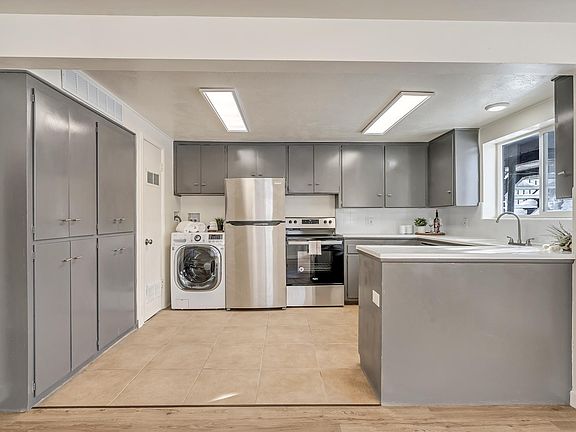 2nd image of 861 E Fairmont Cir #1