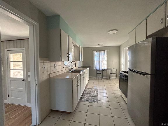 4th image of 504 W Lois Ln