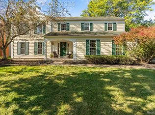 5493 Piccadilly Cir S, West Bloomfield, MI 48322