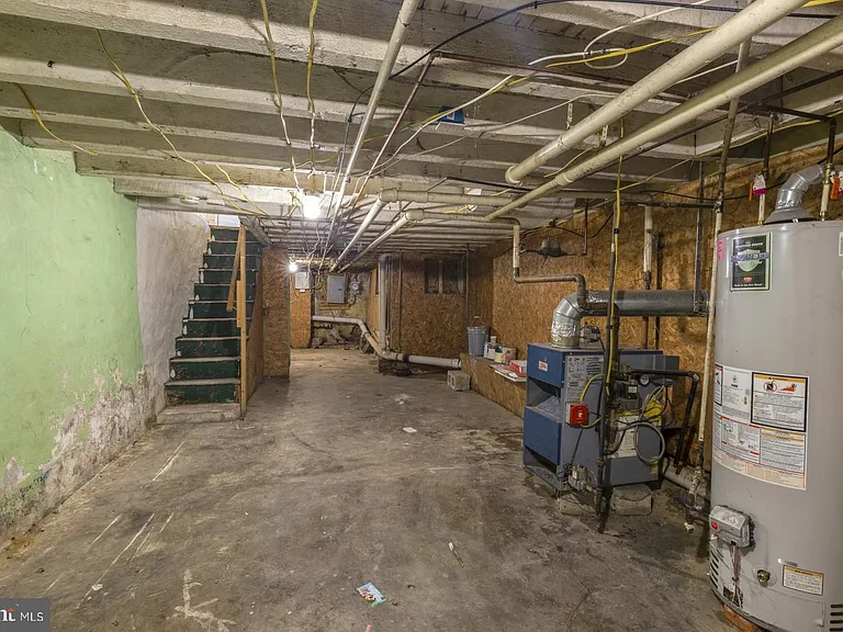 2323 E Cambria St — Photo 30