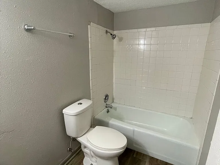820 Lyon Street Apartments — Photo 8