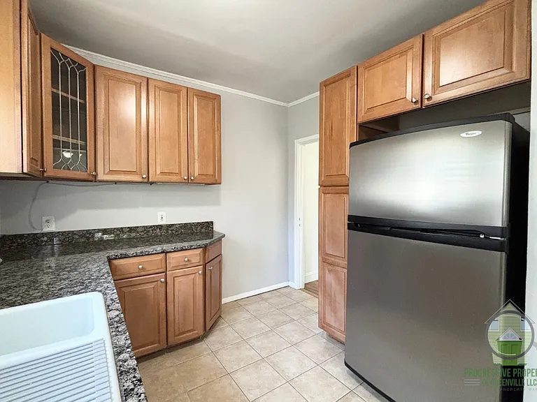 109 Buist Ave — Photo 4