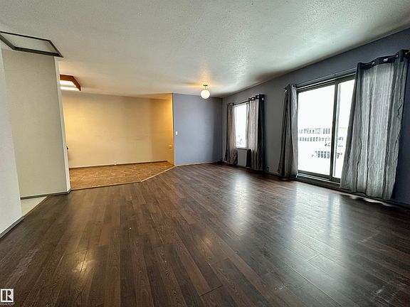 4th image of 4903 52nd Ave