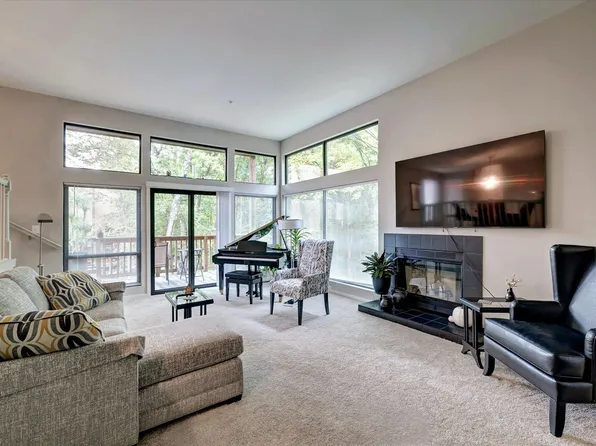 9469 S Pointe Lasalles Dr, Bloomington, IN 47401