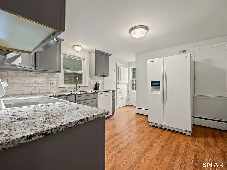 58 Jackson Ave — Photo 6