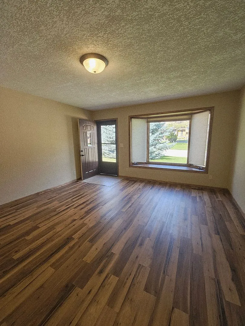 2 Bedroom | 1 Bath | Single Level | Garage | Spacious — Photo 3