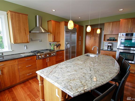 5th image of 2151 Madrone Ave E