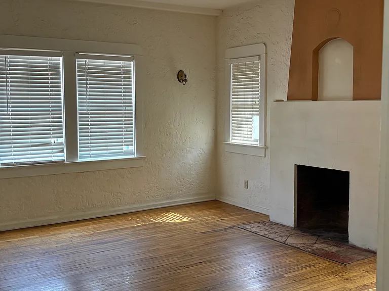 2027 E 1st St #1 — Photo 2