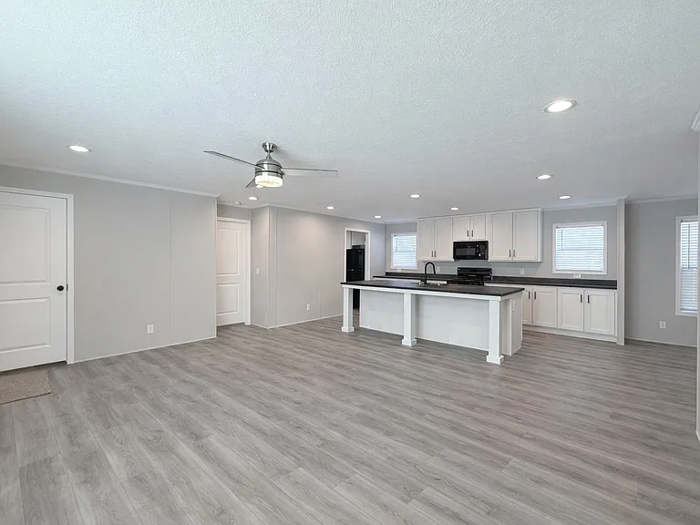 29800 Guilford Cir #240 — Photo 3