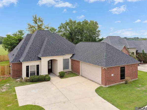 4370 Honeysuckle Dr, Zachary, LA 70791