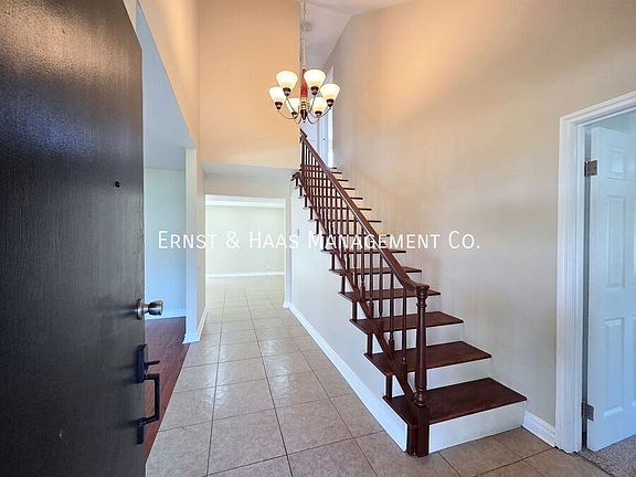 3rd image of 926 E Bastanchury Rd