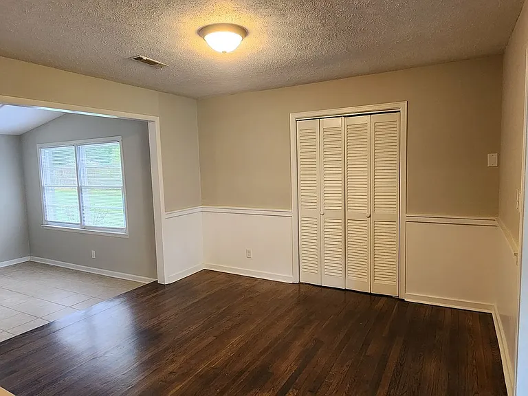 1120 Stratford Rd — Photo 11