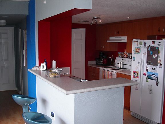 5th image of 816 NW 11th St APT 901