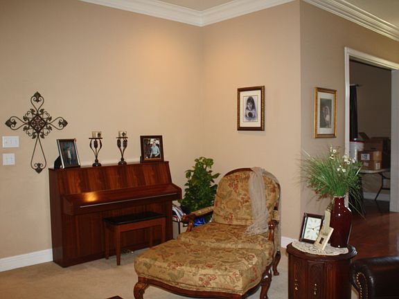 3rd image of 205 Mill Pond Dr