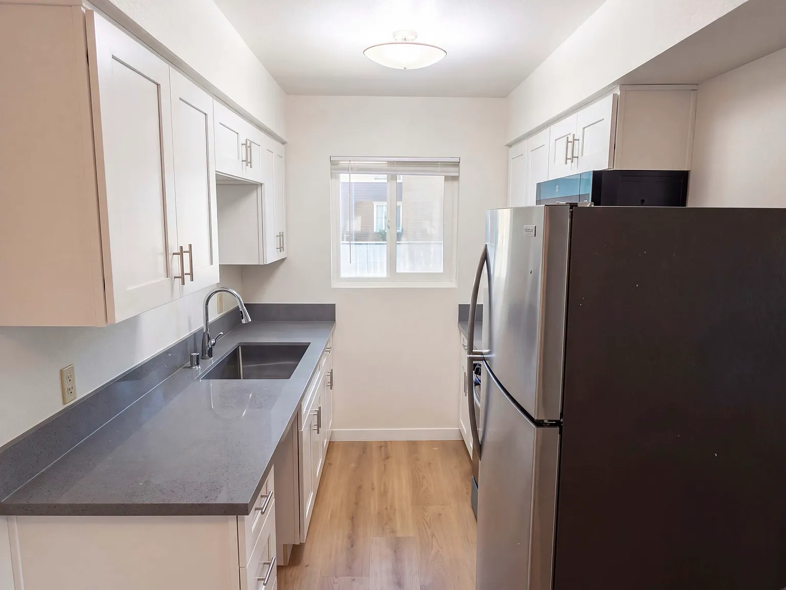 2 bed, 1200 sqft, $2,995 — Photo 2