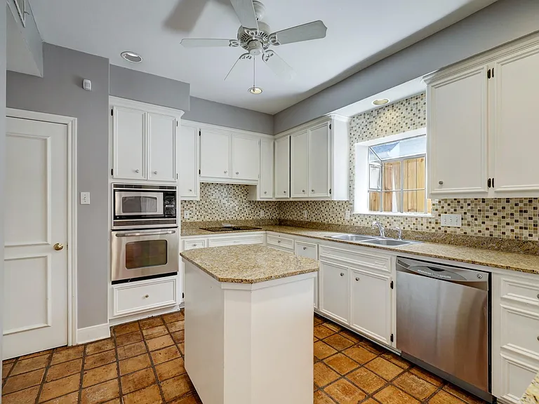 2313 Nantucket Dr #B — Photo 7