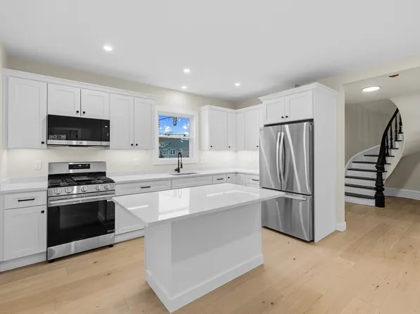 1163 New Boston Rd, Fall River, MA 02720