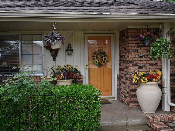 3rd image of 11057 Folkstone Dr