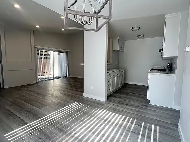 2649 Lexington Ave — Photo 1