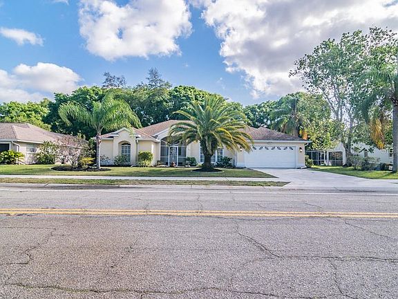 2nd image of 422 Lake Of The Woods Dr