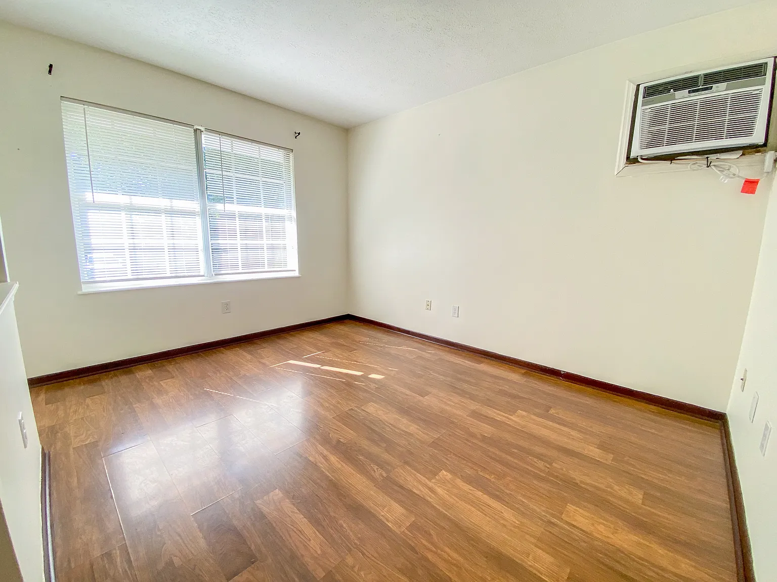 4 bed, 1.5 bath, 1254 sqft, $1,400 — Photo 4