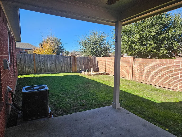 2341 Clairborne Dr — Photo 22