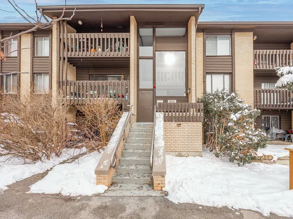 6174 Knoll Lane Ct APT 101, Willowbrook, IL 60527