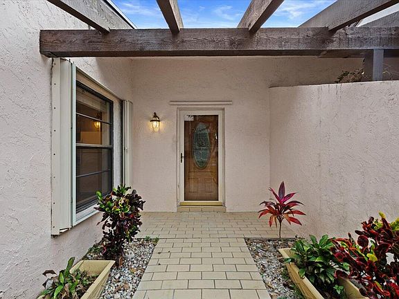 4th image of 6138 Elsinore Circle