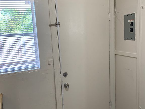 4th image of 2047 W Summit Ave APT 3