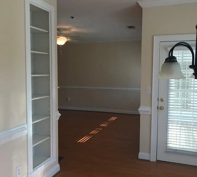5601 Fairview Rd — Photo 6