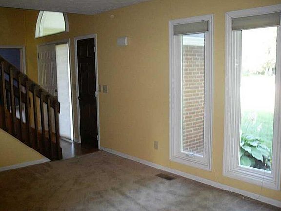2nd image of 76 Woodridge Dr