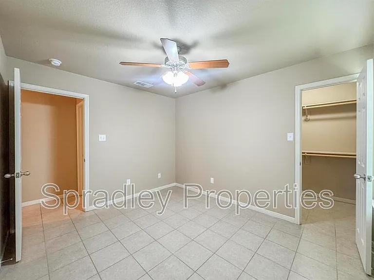 715B E Ridge Blvd — Photo 8