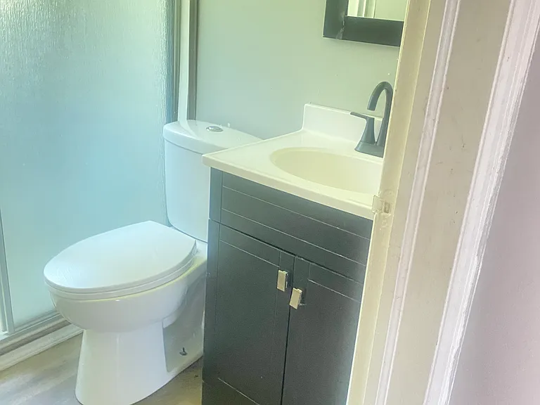 2559 Hamilton Ave — Photo 3